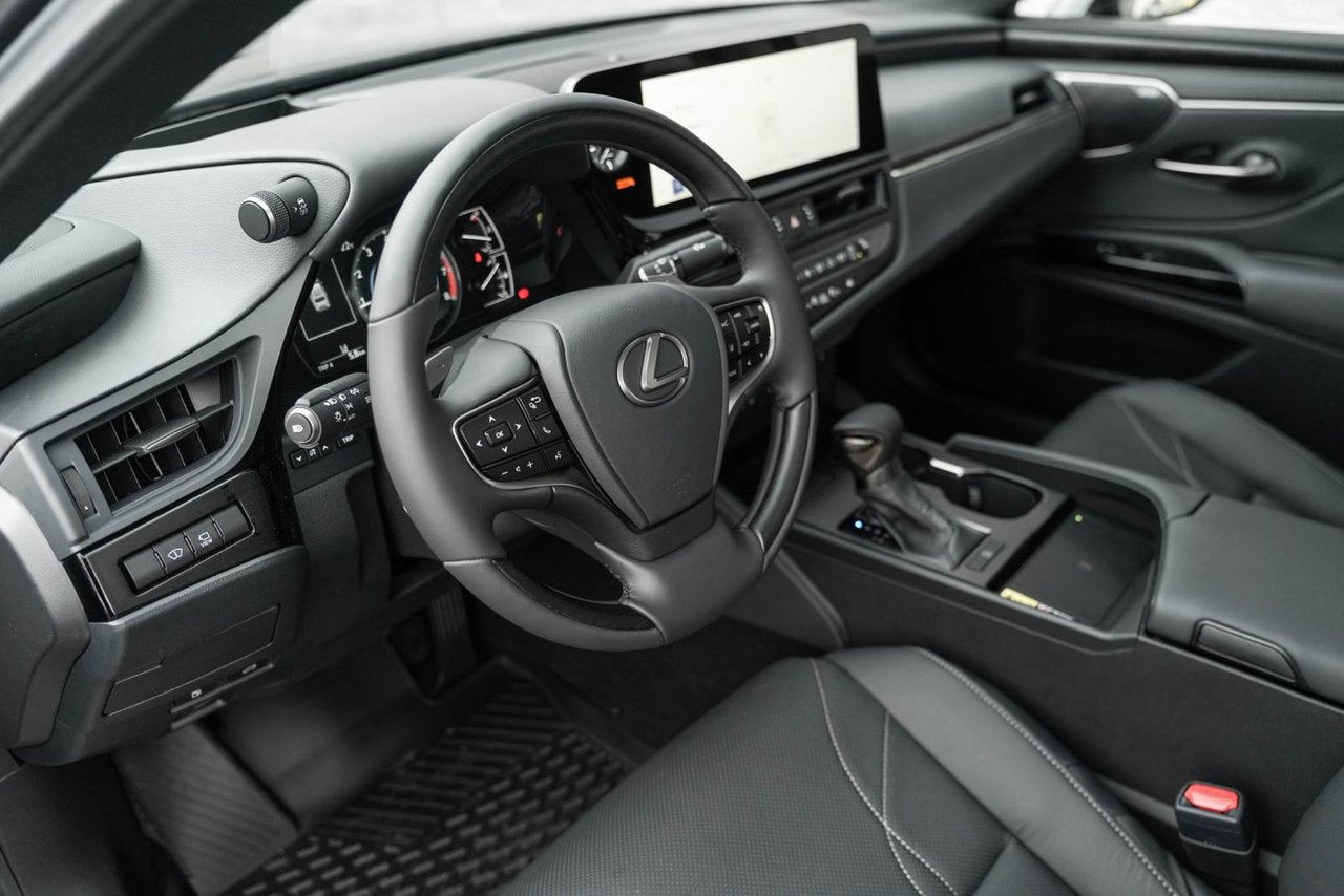2025 Lexus ES Ultra Luxury