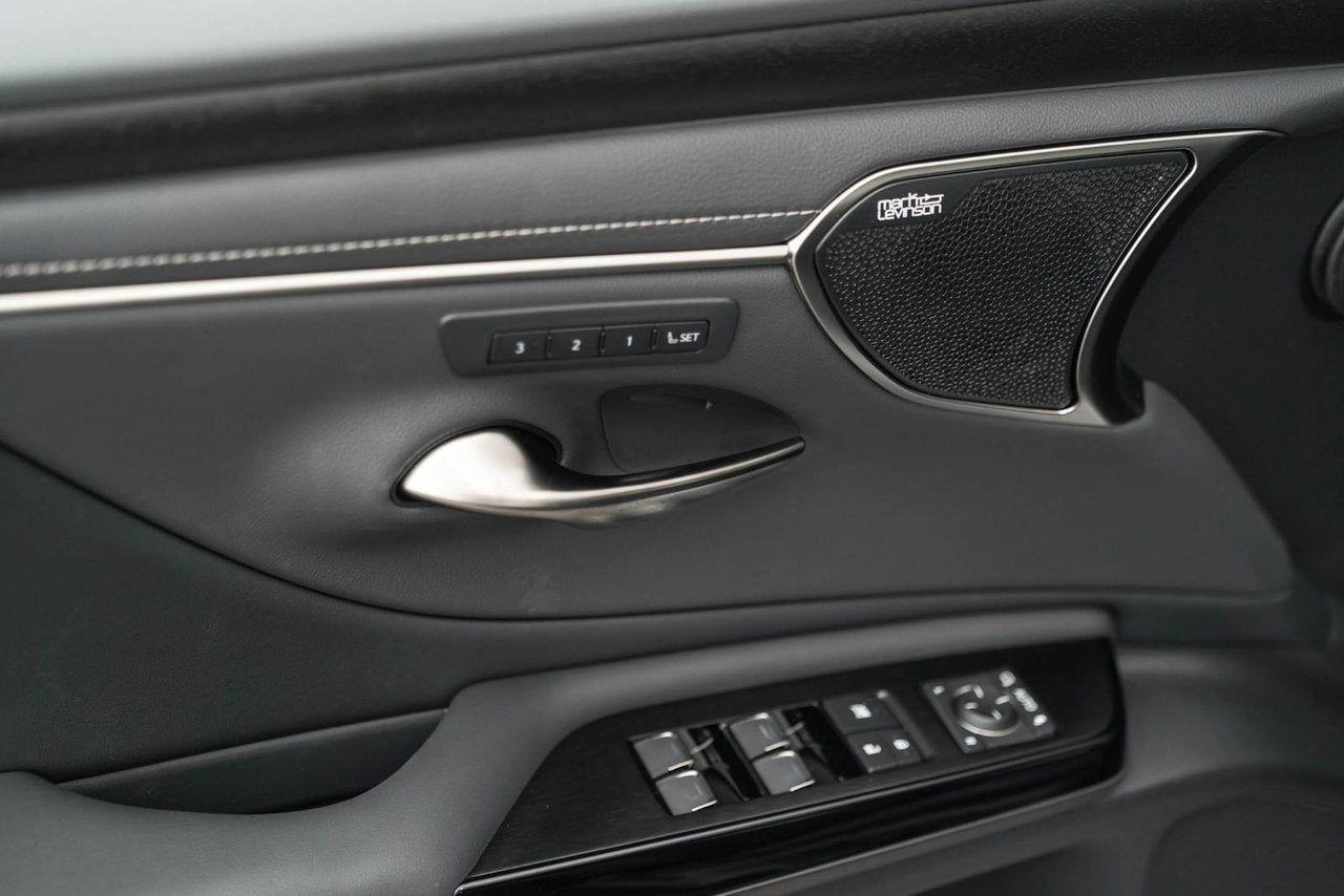 2025 Lexus ES Ultra Luxury