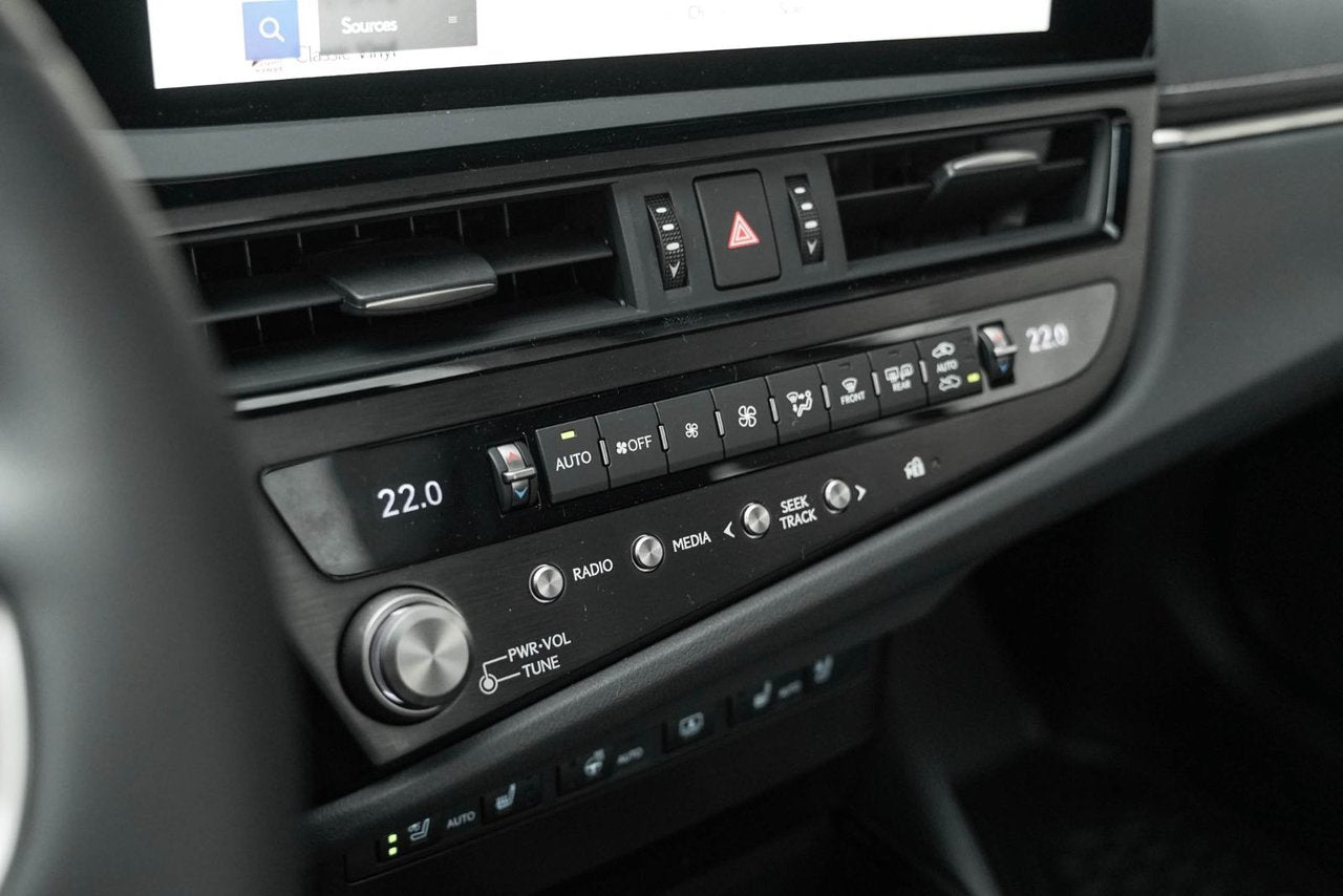 2025 Lexus ES Ultra Luxury