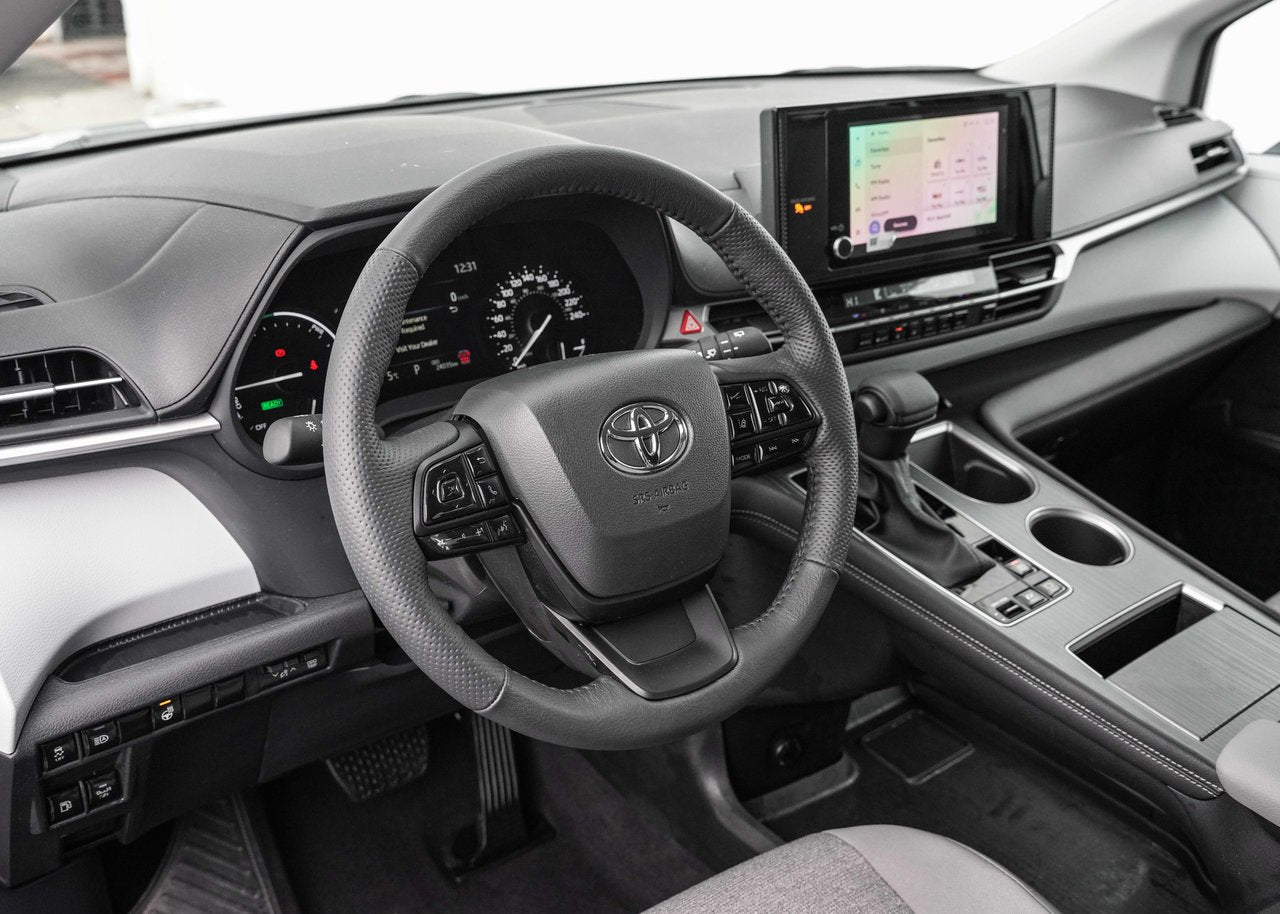 2025 Toyota Sienna LE HYBRIDE Payé 225$ à la semaine, 0 $ comptant