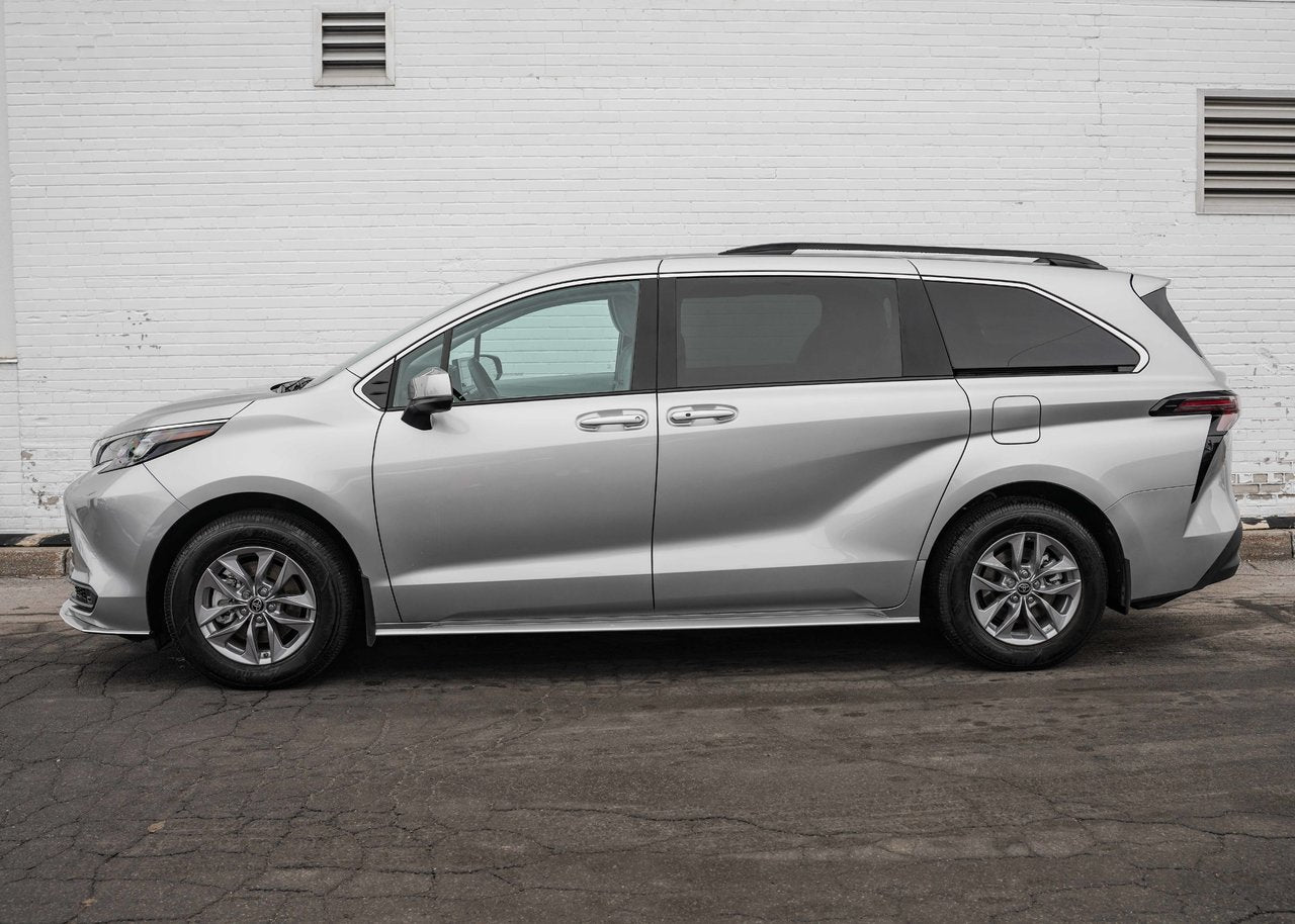 2025 Toyota Sienna LE HYBRIDE Payé 225$ à la semaine, 0 $ comptant