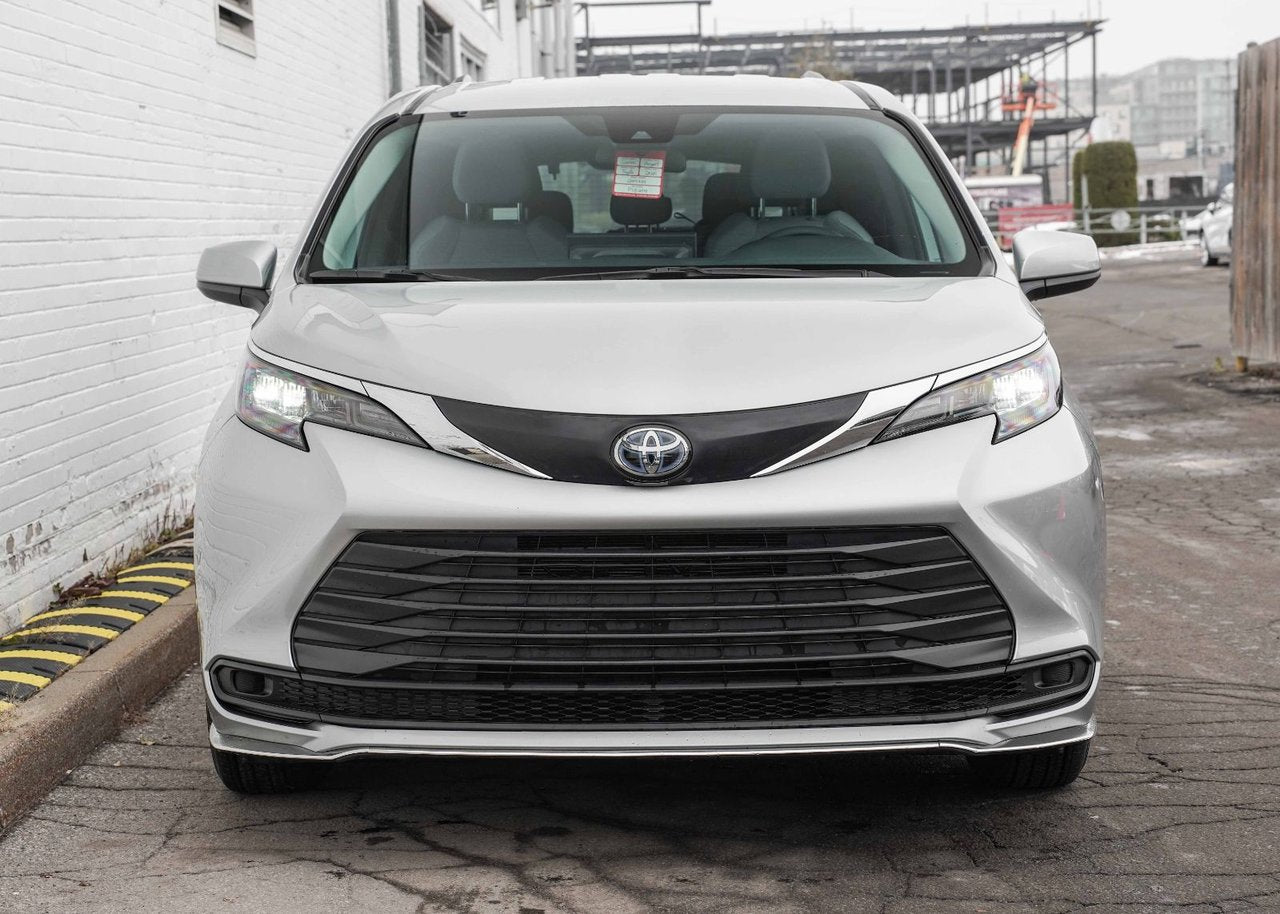 2025 Toyota Sienna LE HYBRIDE Payé 225$ à la semaine, 0 $ comptant