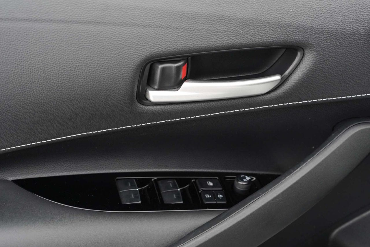 2022 Toyota Corolla Hatchback SE PLUS