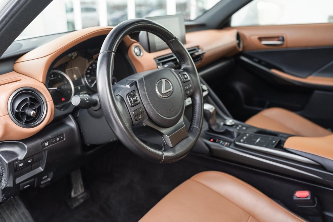 2023 Lexus IS 300 AWD DEMO BAS KM CUIR CARAMEL TOIT CARPLAY