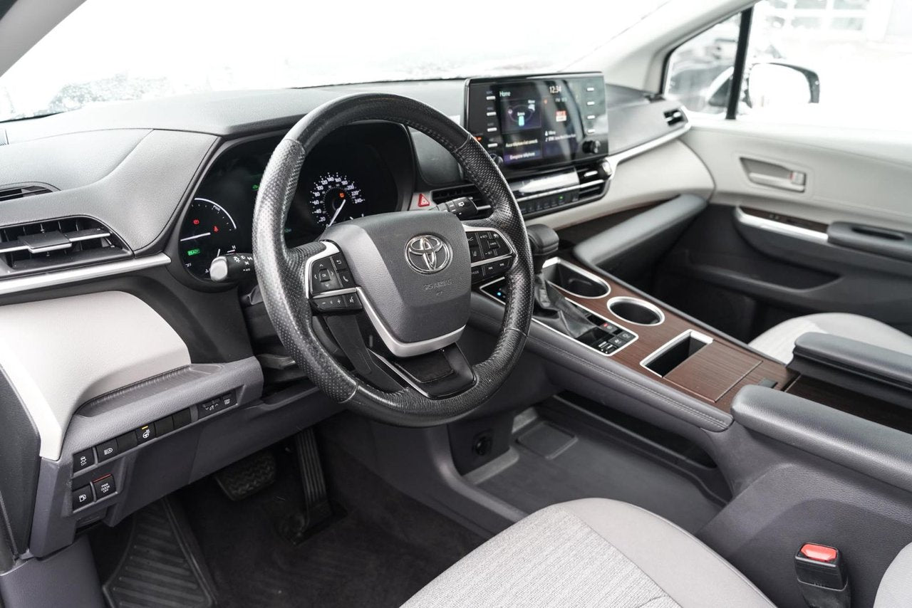 2021 Toyota Sienna LE HYBRID