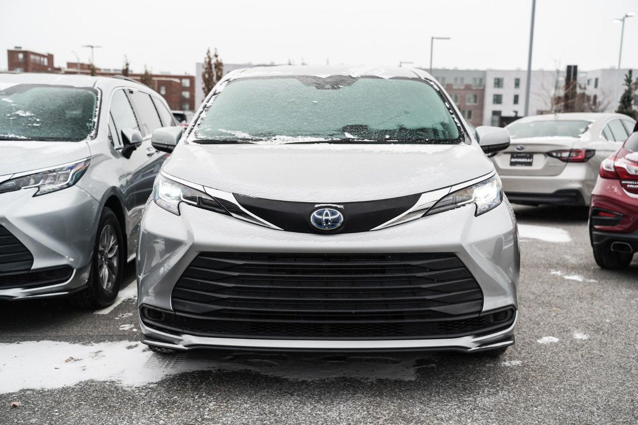 2021 Toyota Sienna LE HYBRID