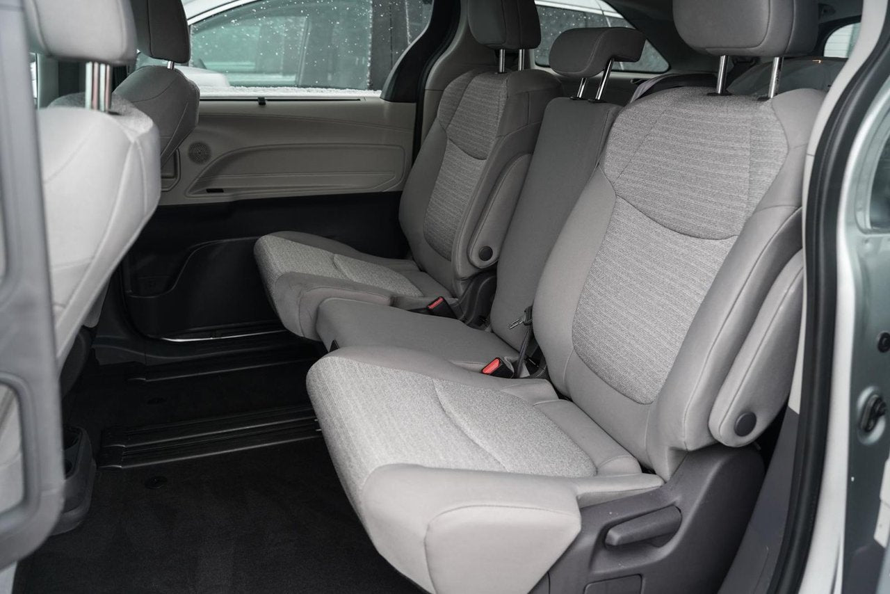 2021 Toyota Sienna LE HYBRID