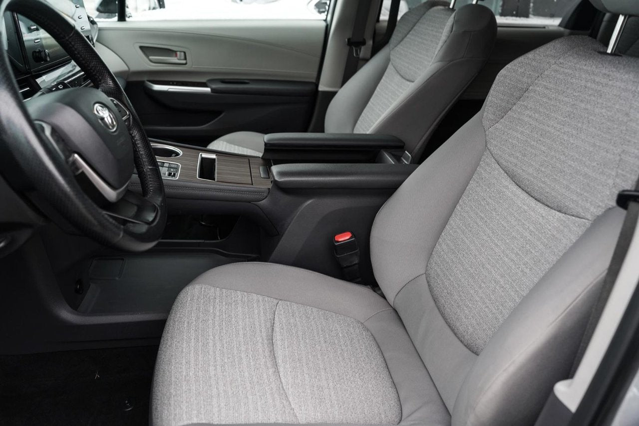 2021 Toyota Sienna LE HYBRID