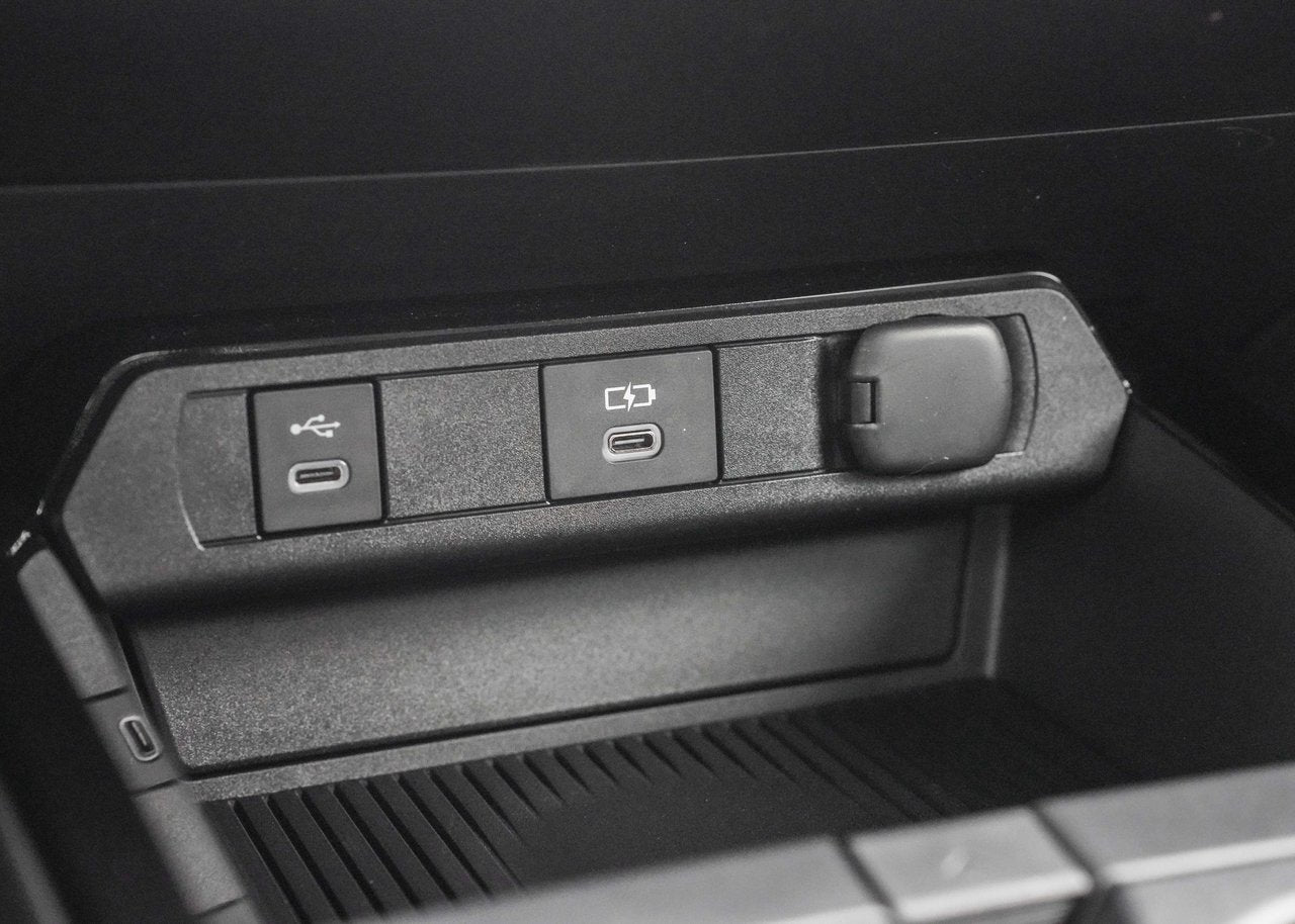 2025 Toyota Prius Plug-In Hybrid SE