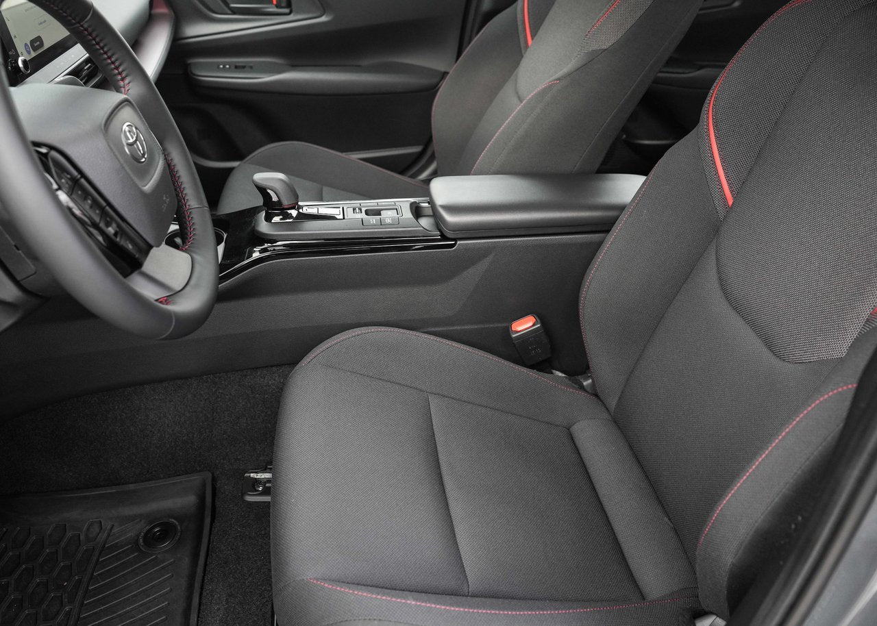 2025 Toyota Prius Plug-In Hybrid SE