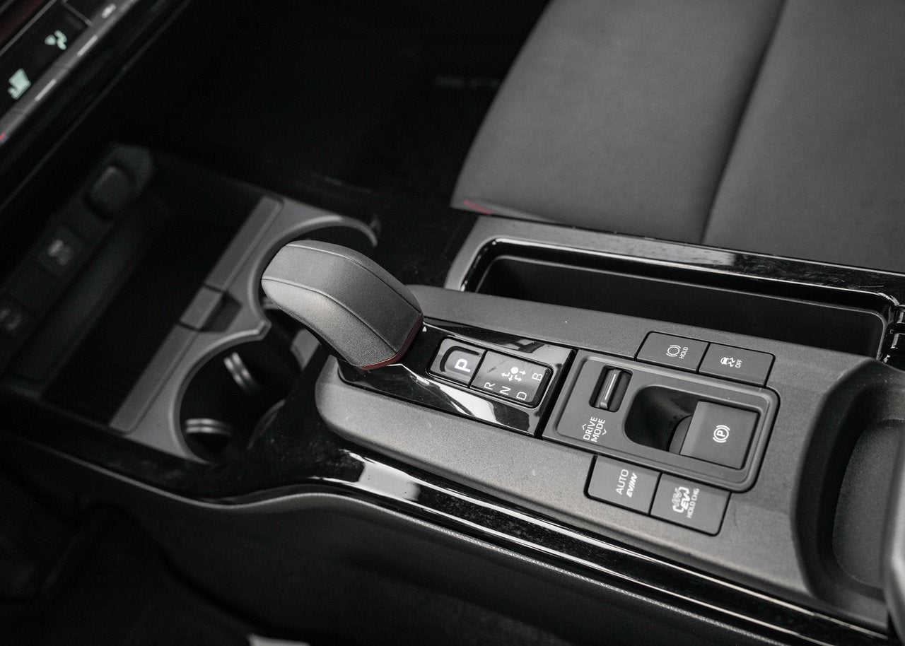 2025 Toyota Prius Plug-In Hybrid SE