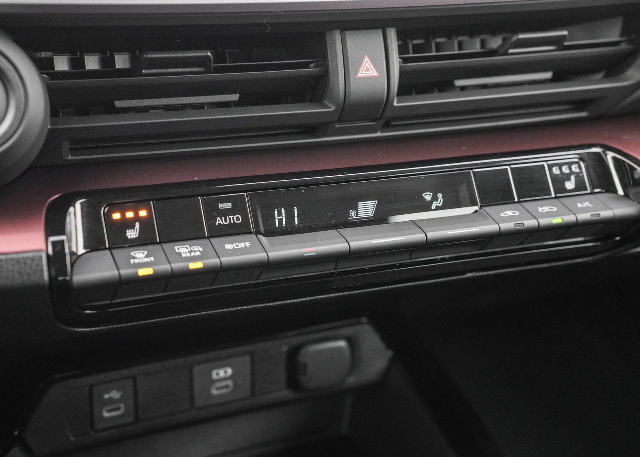 2025 Toyota Prius Plug-In Hybrid SE