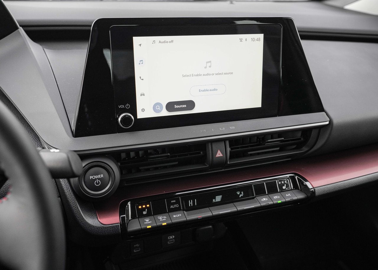 2025 Toyota Prius Plug-In Hybrid SE