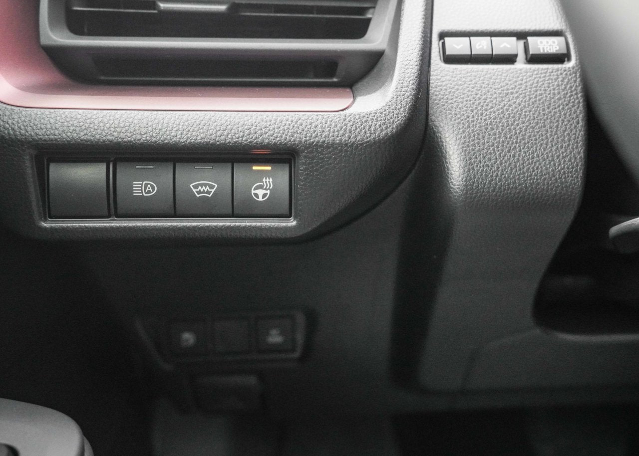 2025 Toyota Prius Plug-In Hybrid SE