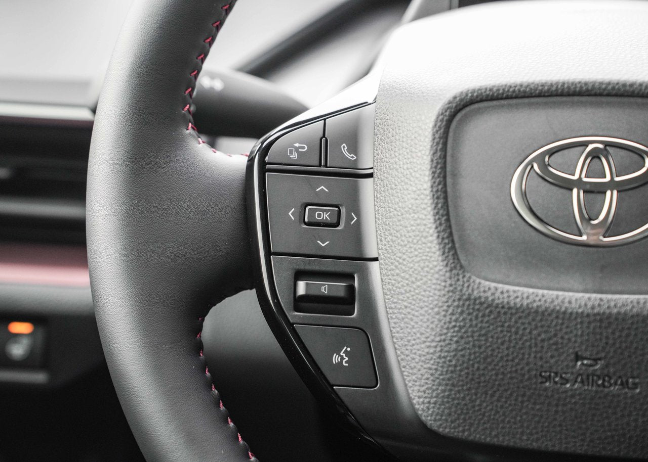 2025 Toyota Prius Plug-In Hybrid SE