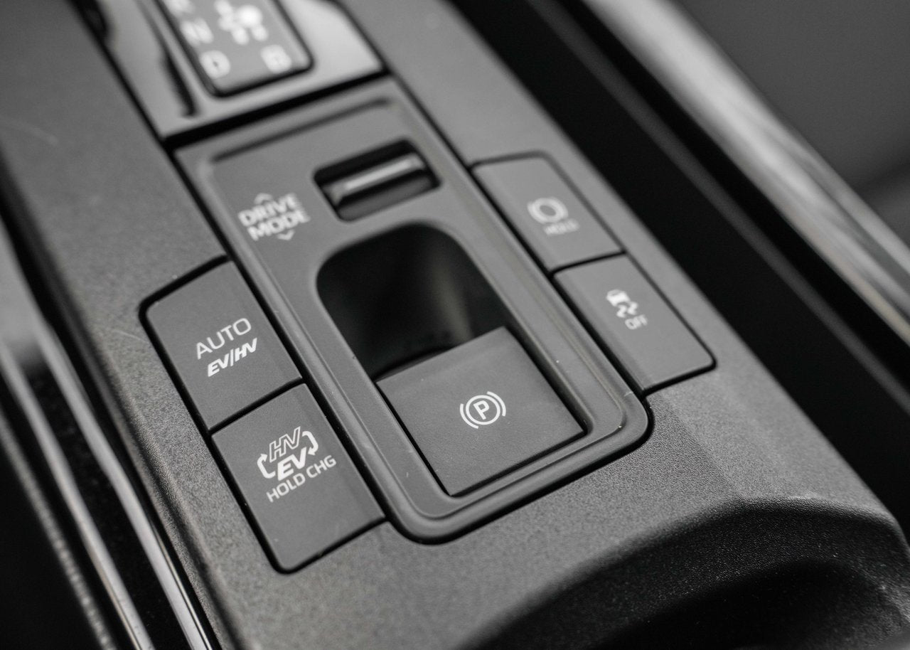 2025 Toyota Prius Plug-In Hybrid SE