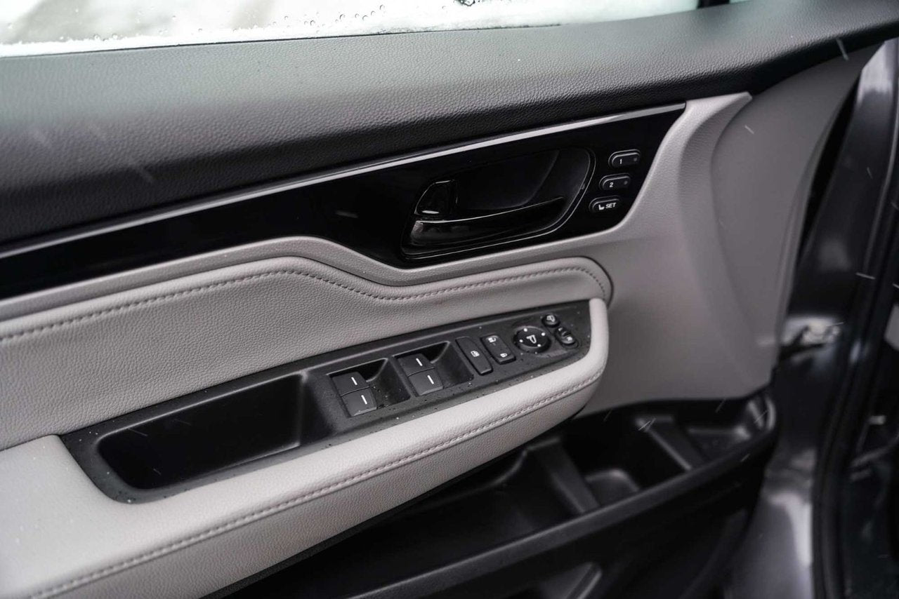 2019 Honda Odyssey TOURING: CUIR TOIT NAV DVD ANGLES MORT AUDIO MAGS