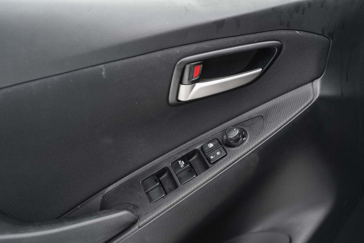 2020 Toyota Yaris Hatchback LE