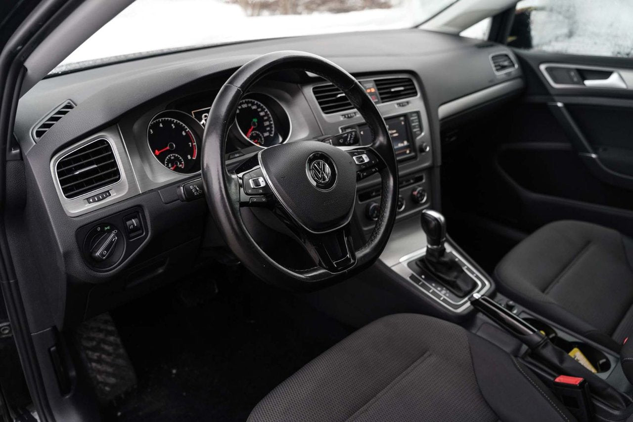 2016 Volkswagen Golf TRENDLINE AUTO; A/C SIEGES CHAUFFANT *GARANTIE*