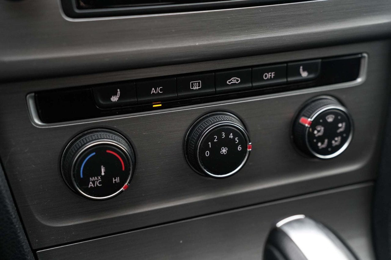 2016 Volkswagen Golf TRENDLINE AUTO; A/C SIEGES CHAUFFANT *GARANTIE*