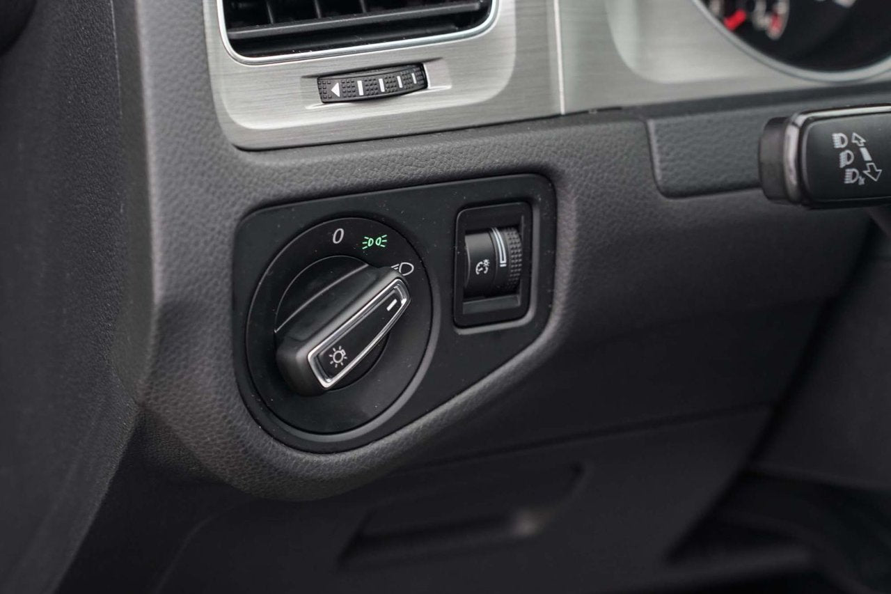 2016 Volkswagen Golf TRENDLINE AUTO; A/C SIEGES CHAUFFANT *GARANTIE*