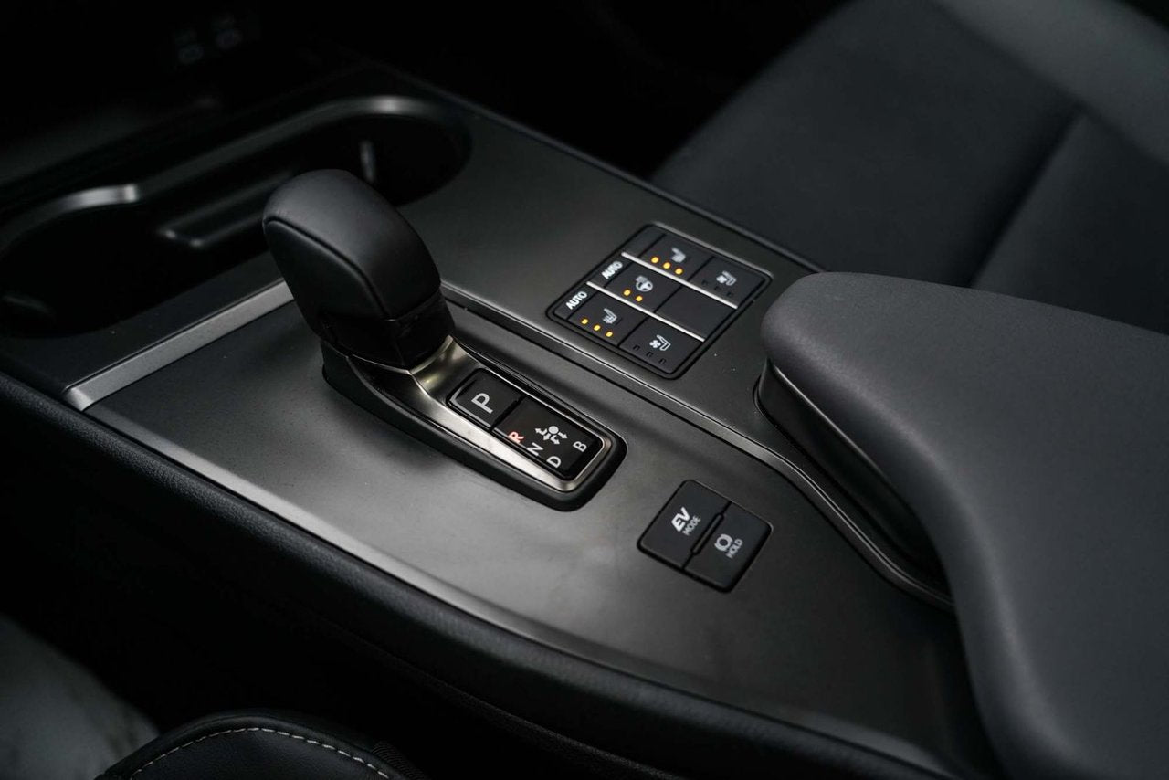 2025 Lexus UX 300h DEMO PREMIUM HYBRIDE BAS KM CUIR TOIT