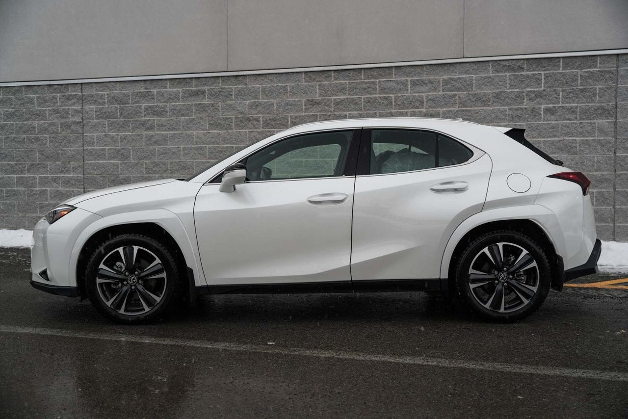 2025 Lexus UX 300h DEMO PREMIUM HYBRIDE BAS KM CUIR TOIT