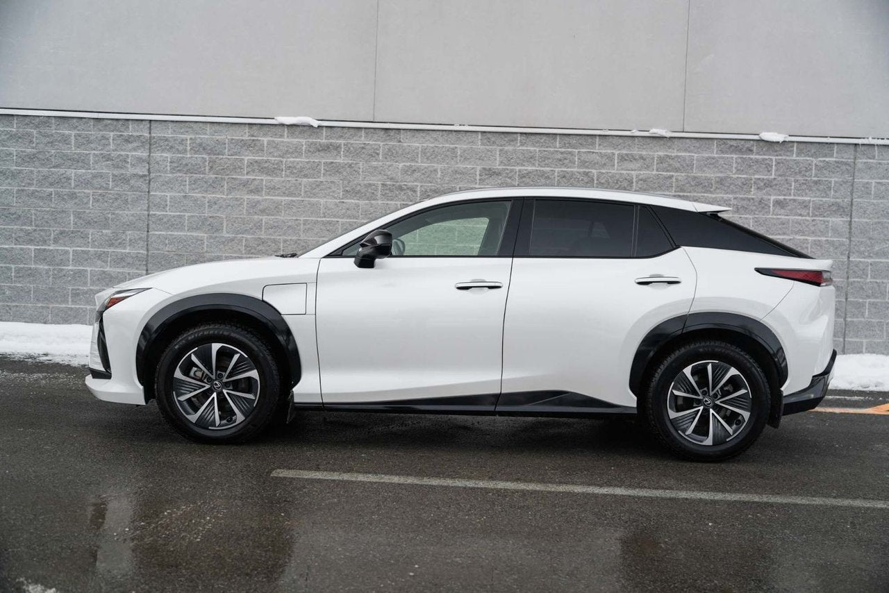 2023 Lexus RZ 450e DEMO SIGNATURE AWD DIRECT4 BAS KM COMME NEUF