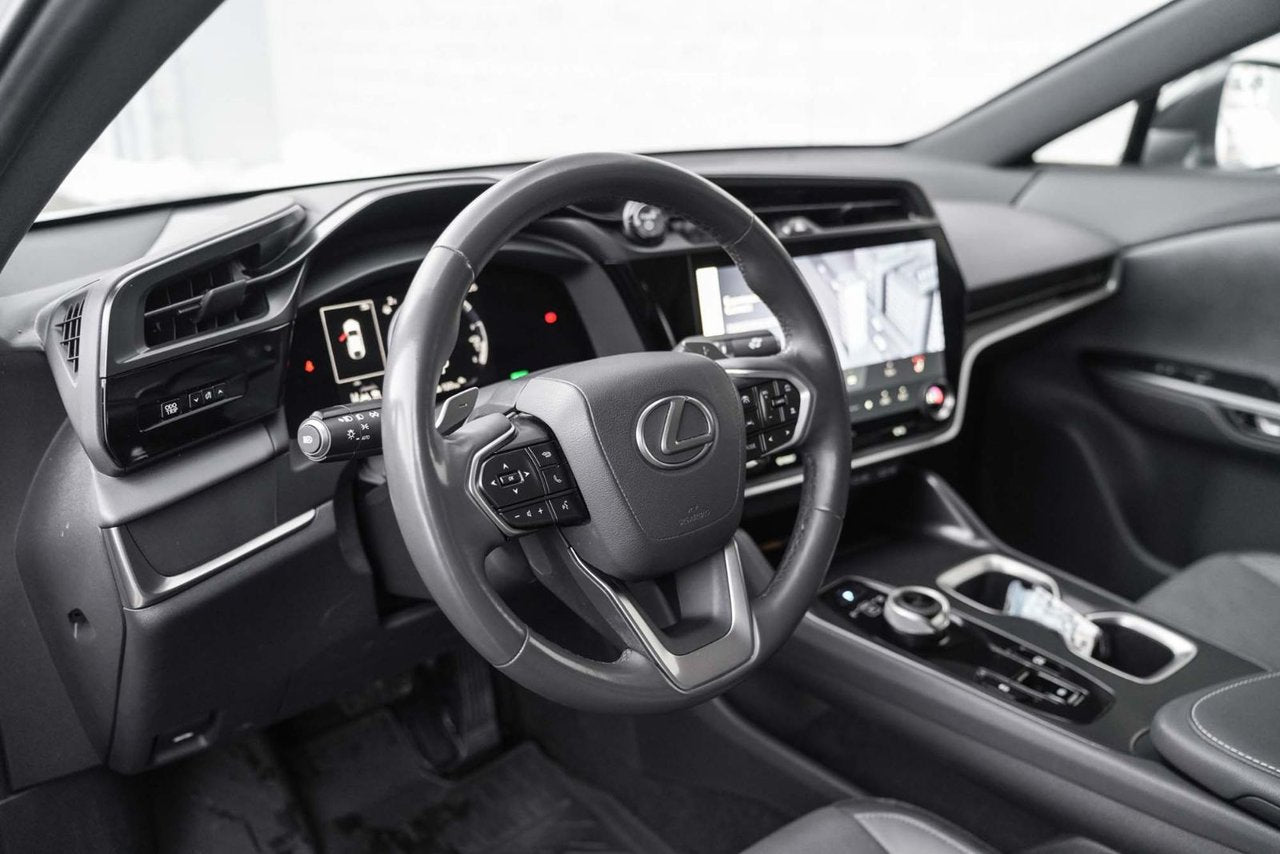 2023 Lexus RZ 450e DEMO SIGNATURE AWD DIRECT4 BAS KM COMME NEUF