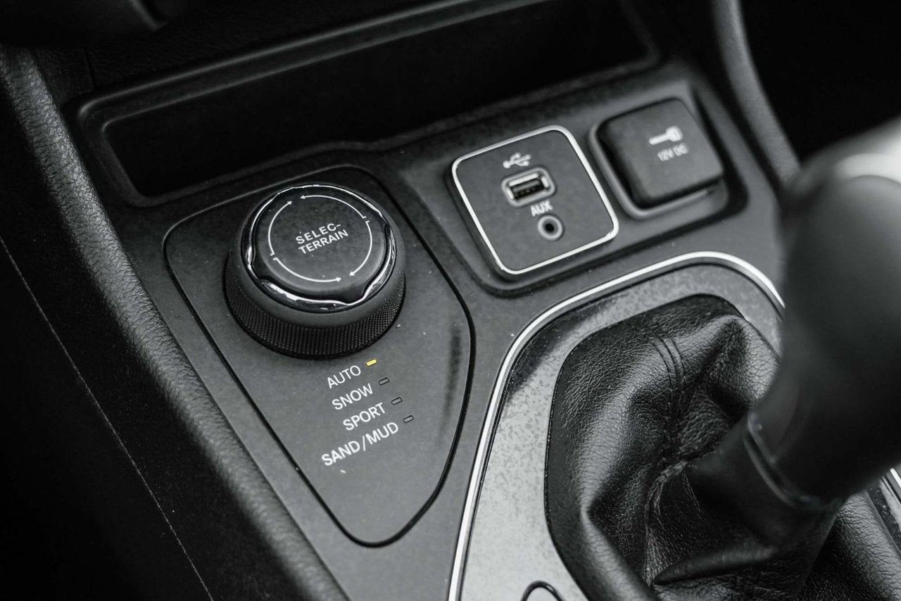 2019 Jeep Cherokee LIMITED V6 4WD; CUIR TOIT PANO NAV MAGS *GARANTIE*