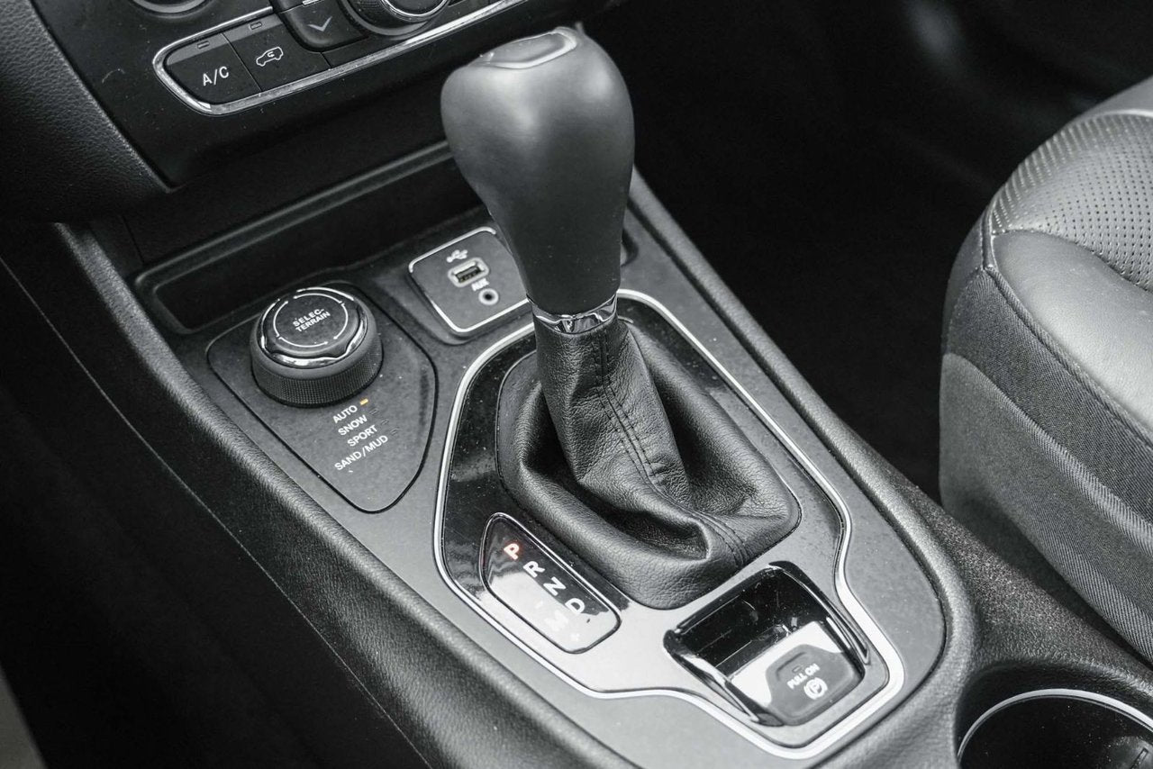 2019 Jeep Cherokee LIMITED V6 4WD; CUIR TOIT PANO NAV MAGS *GARANTIE*