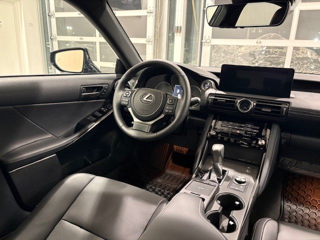 2025 Lexus IS IS 300, AWD LUXURY PACKAGE