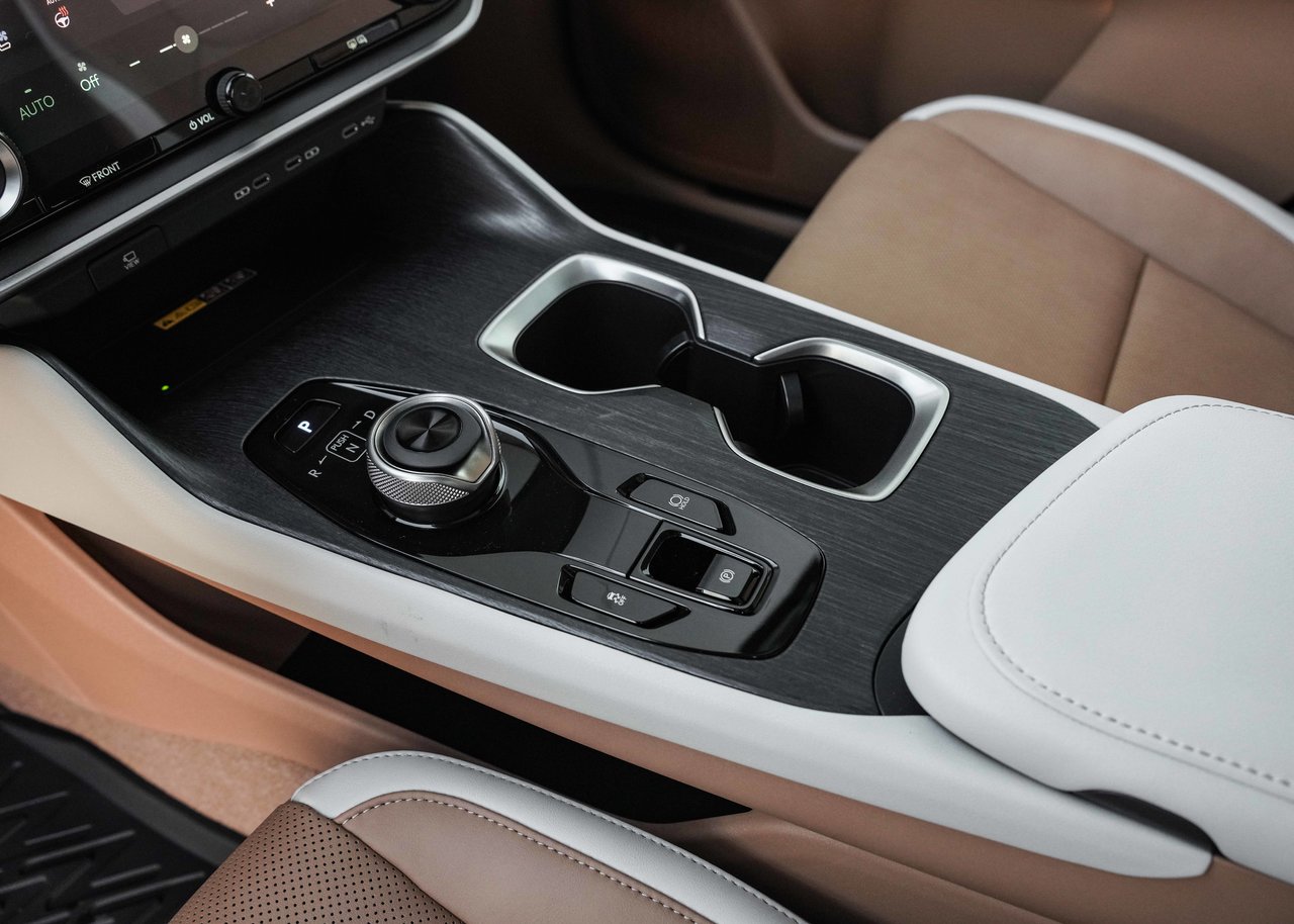 2026 Lexus RZ 450e Luxury