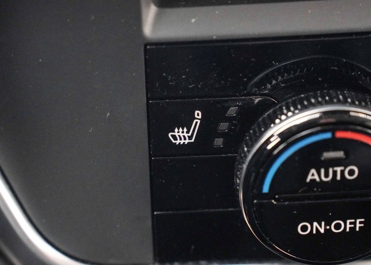 2023 Nissan Rogue SV Moonroof