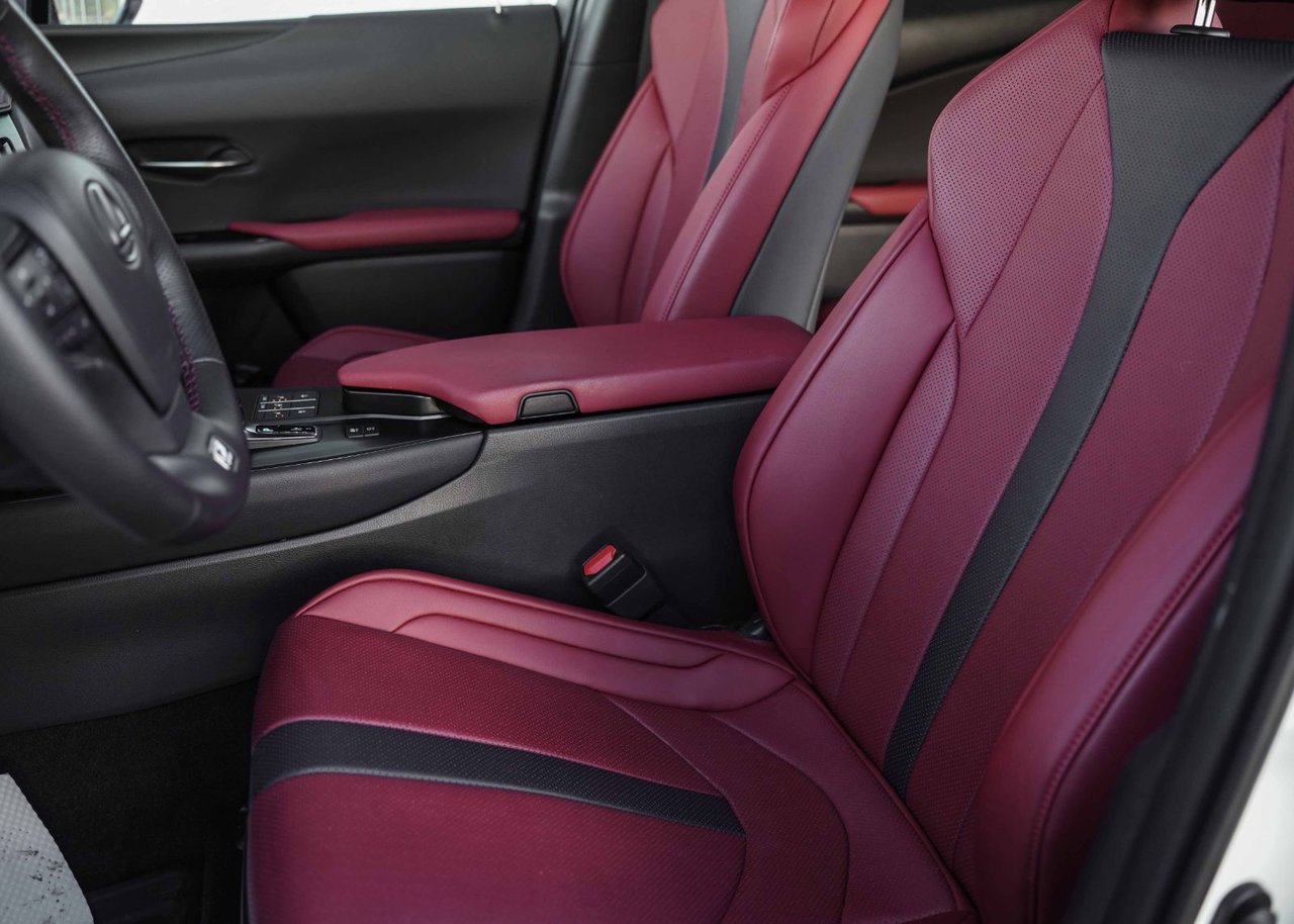 2025 Lexus UX 300h AWD F SPORT 2 CUIR ROUGE NAVI TOIT CARPLAY