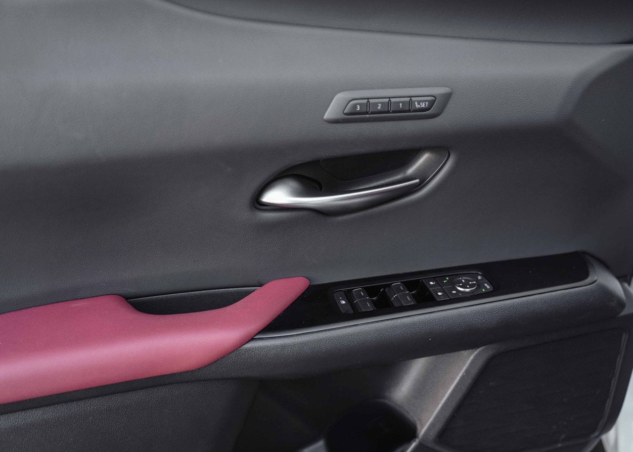 2025 Lexus UX 300h AWD F SPORT 2 CUIR ROUGE NAVI TOIT CARPLAY