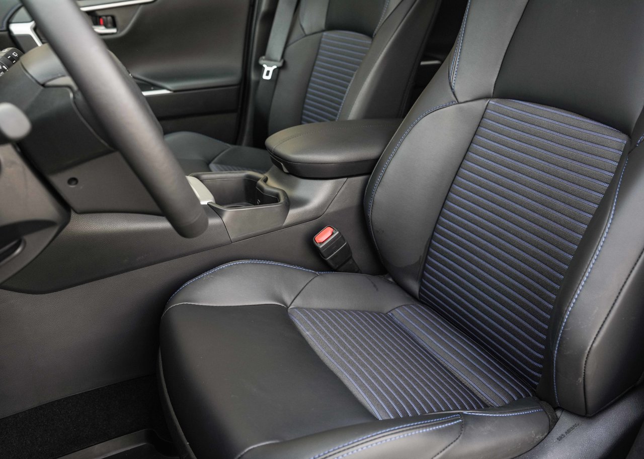 2025 Toyota RAV4 Hybrid XSE TECH