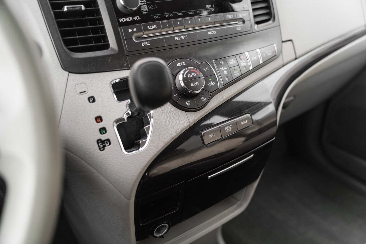 2013 Toyota Sienna LE