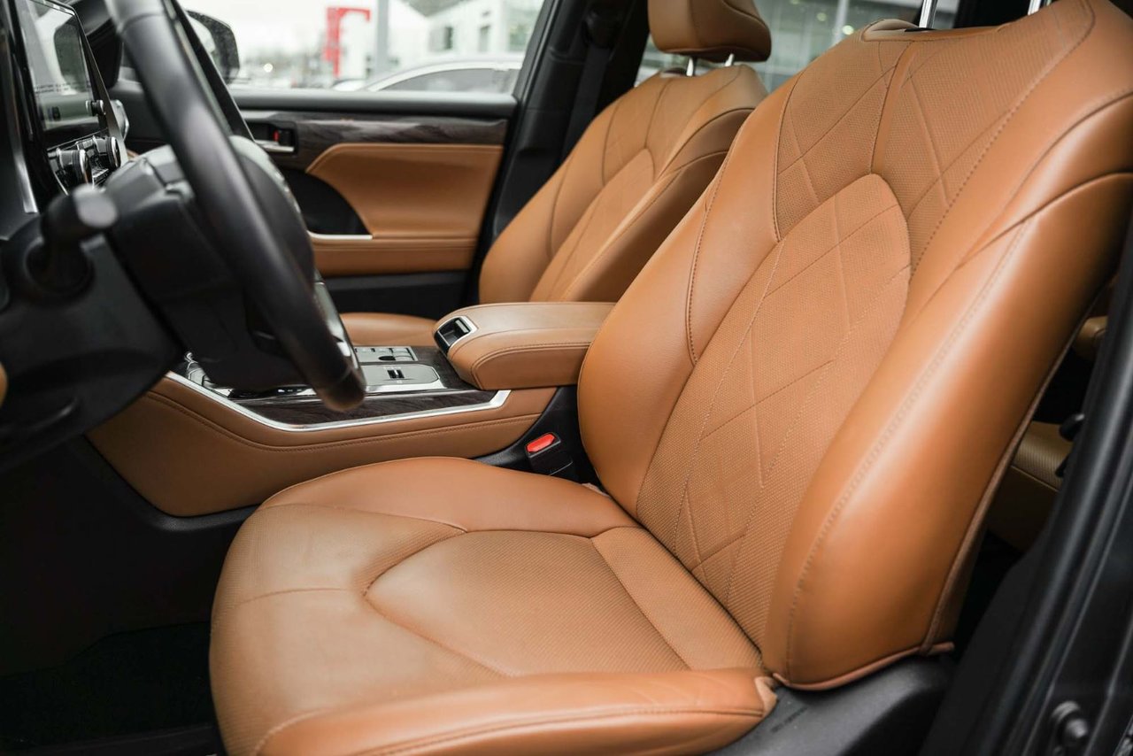2023 Toyota Highlander Hybrid PLATINUM