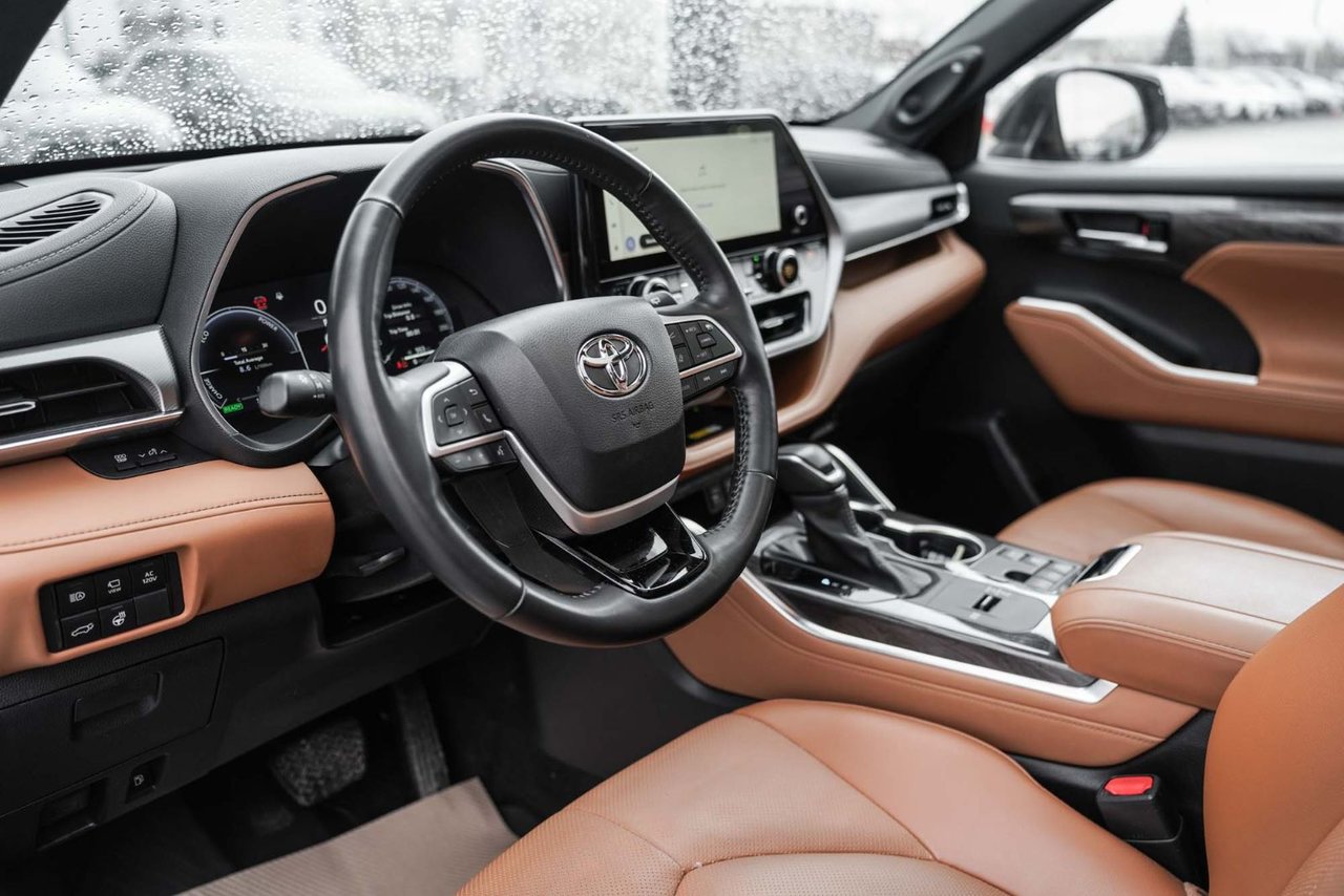 2023 Toyota Highlander Hybrid PLATINUM