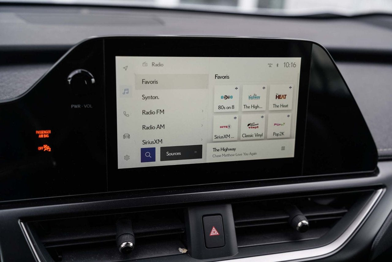 2025 Lexus UX 300h PREMIUM HYBRIDE BAS KM CUIR TOIT