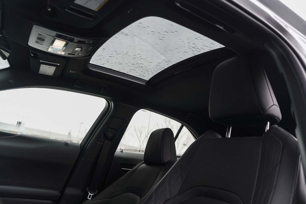 2025 Lexus UX 300h PREMIUM HYBRIDE BAS KM CUIR TOIT