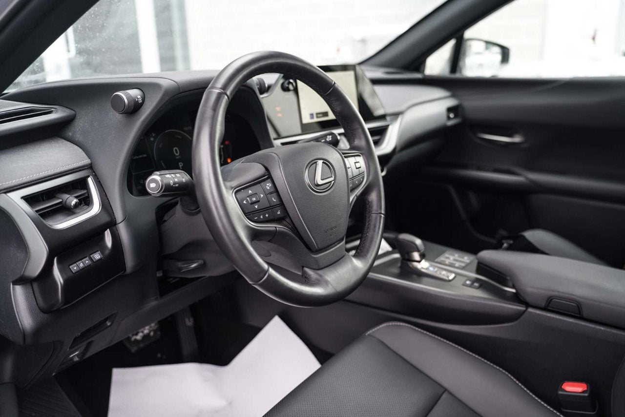 2025 Lexus UX 300h PREMIUM HYBRIDE BAS KM CUIR TOIT