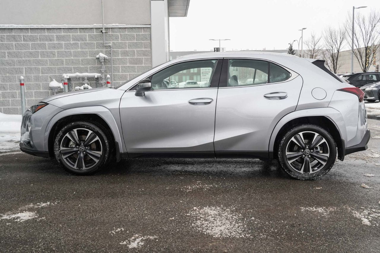 2025 Lexus UX 300h PREMIUM HYBRIDE BAS KM CUIR TOIT