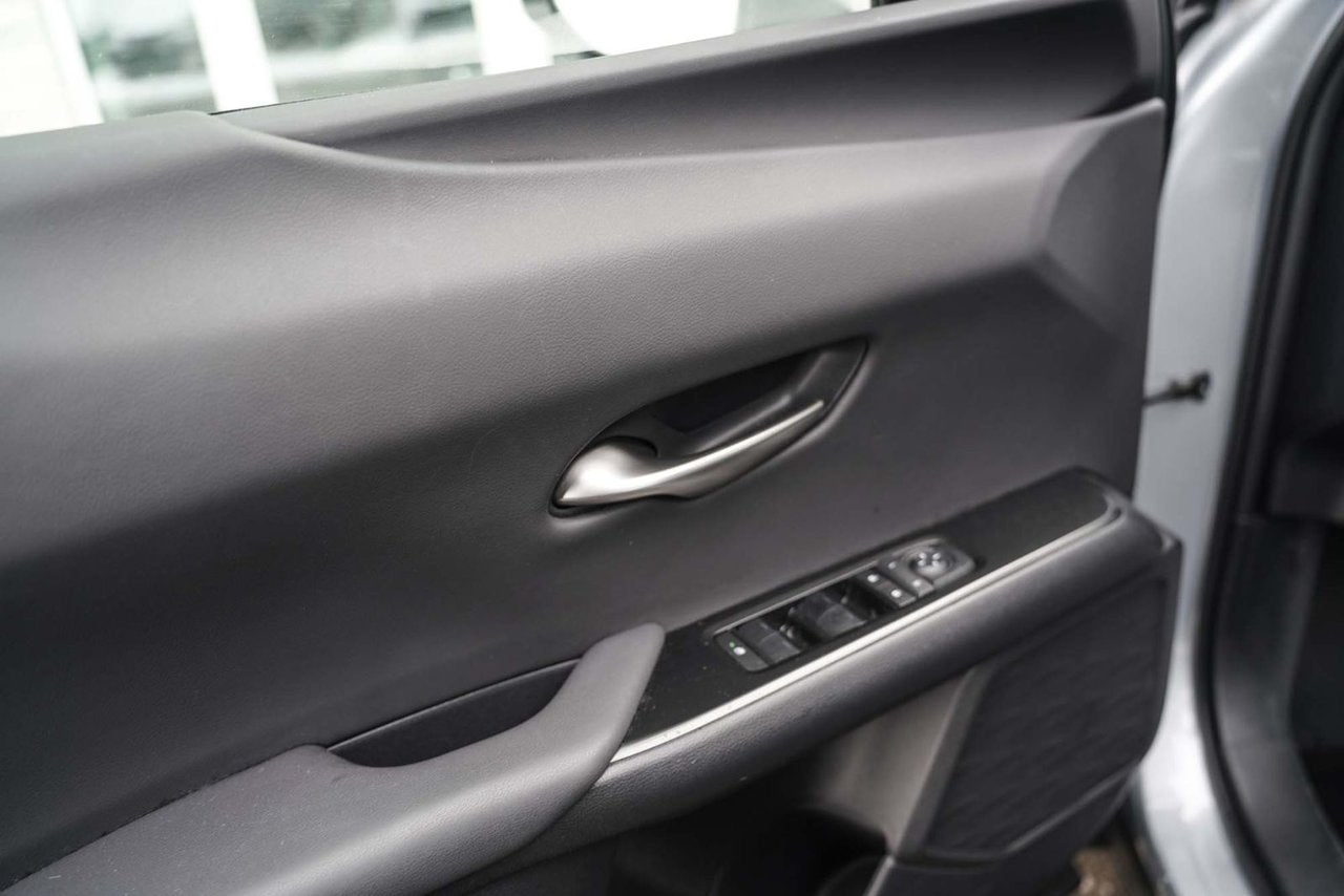 2025 Lexus UX 300h PREMIUM HYBRIDE BAS KM CUIR TOIT