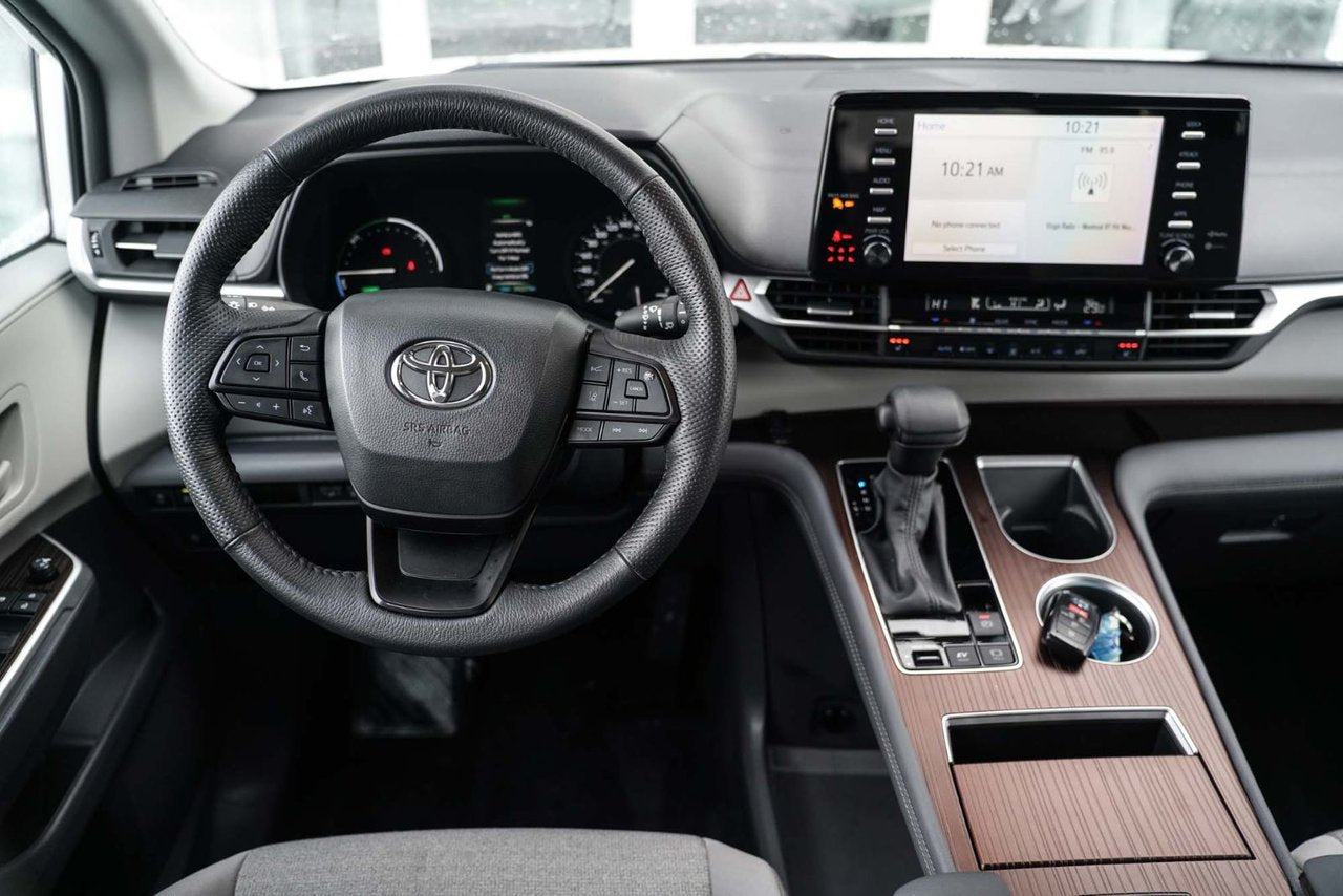 2024 Toyota Sienna LE AWD HYBRIDE 8 PASSAGERS BAS KM CARPLAY