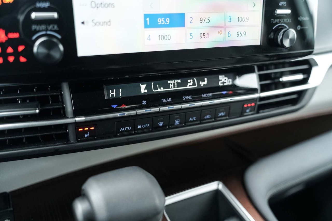 2024 Toyota Sienna LE AWD HYBRIDE 8 PASSAGERS BAS KM CARPLAY