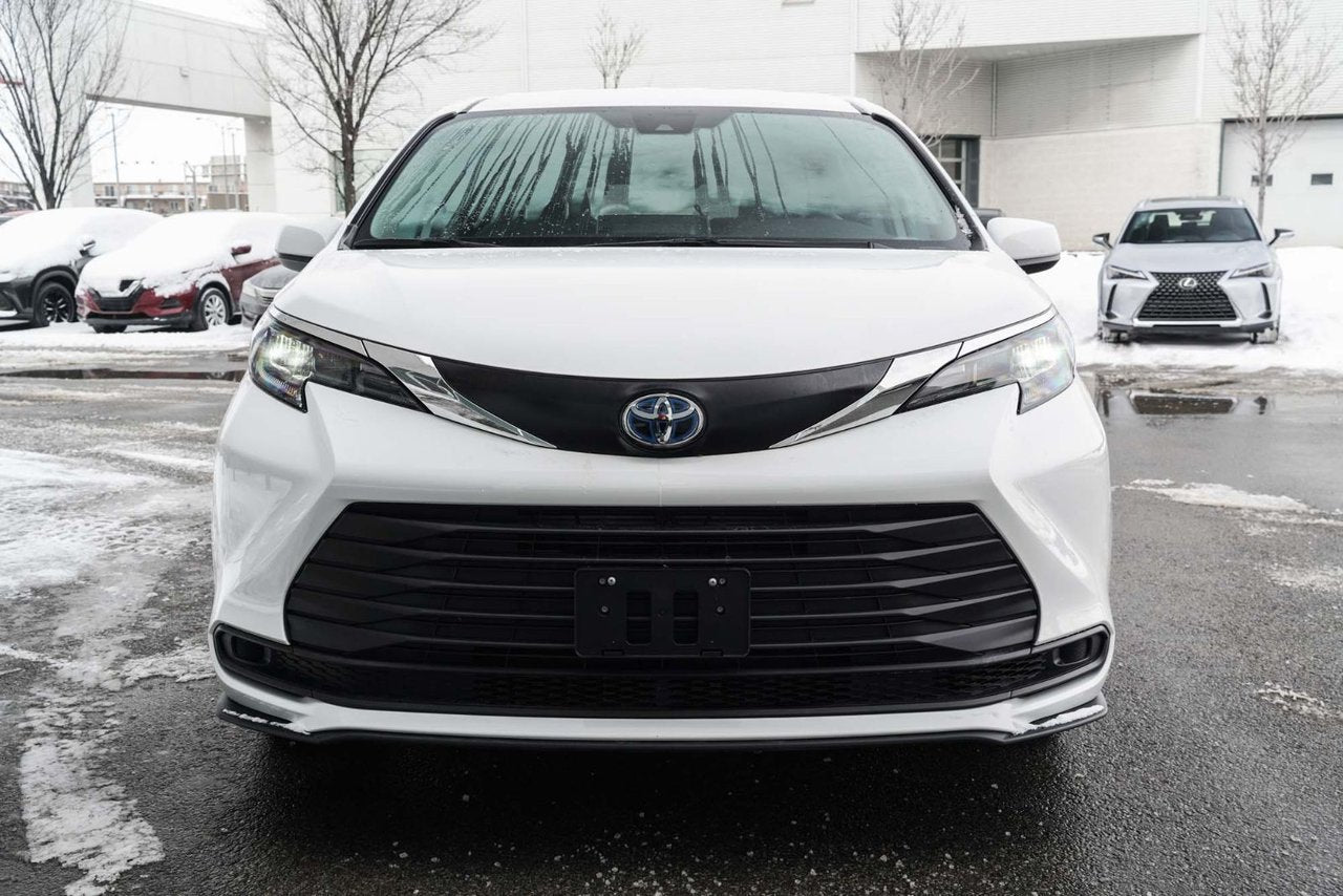 2024 Toyota Sienna LE AWD HYBRIDE 8 PASSAGERS BAS KM CARPLAY