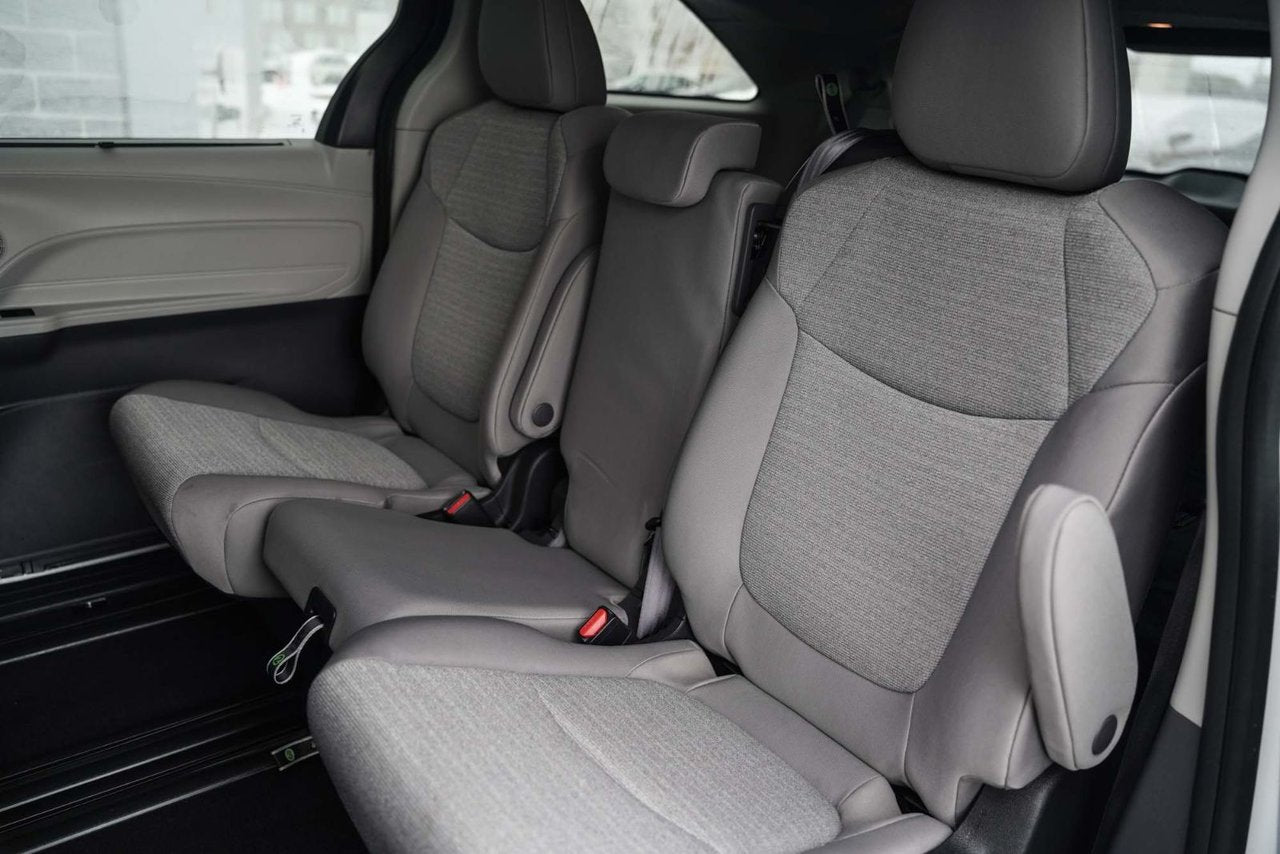 2024 Toyota Sienna LE AWD HYBRIDE 8 PASSAGERS BAS KM CARPLAY