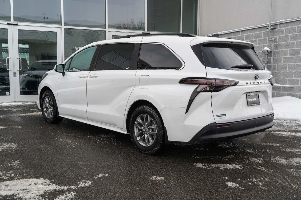 2024 Toyota Sienna LE AWD HYBRIDE 8 PASSAGERS BAS KM CARPLAY